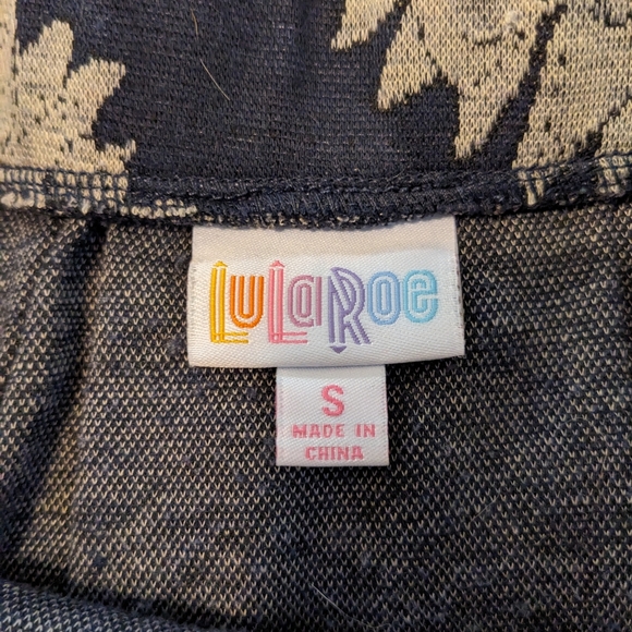 Lularoe Pleated Skirt Dark Navy Blue With Tan Flowers Size Small 6-8 - Picture 8 of 9